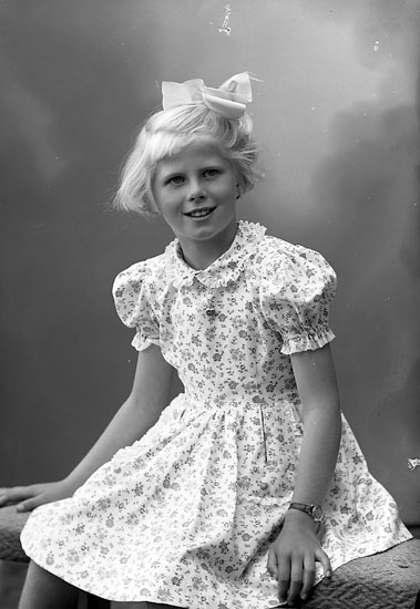 Enligt fotografens journal nr 8 1951-1957: "Lindqvist, Stina Här".