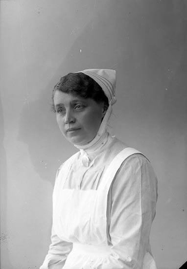 Enligt fotografens journal nr 4 1918-1922: "Bengtsson, Fr. Anna adr. Elliot Ön".
