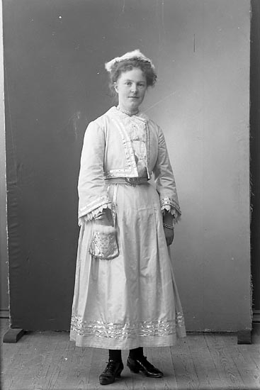 Enligt fotografens journal nr 1 1904-1908: "Andersson Fr. Anny Stenung Stenungsund".