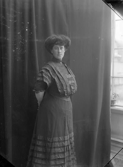 Enligt fotografens journal nr 1 1904-1908: "Holmberg, Fru St-s.d".