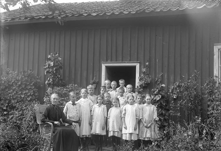 Enligt fotograrens journal nr 3 1916-1917: "Forselius, Margret Fr. Ödsmål".