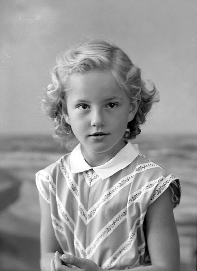 Enligt fotografens journal nr 8 1951-1957: "Mannheimer, Hanne Stenungsön".