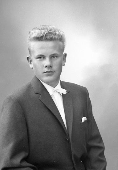 Enligt fotografens journal nr 9 1958-: "Carlsson, Anders Stora Askerön, Stenungsund".