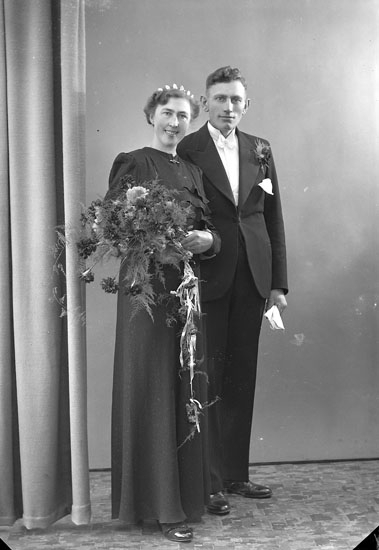 Enligt fotografens journal nr 6 1930-1943: "Karlsson, Fru Elsa Dal Ucklum".