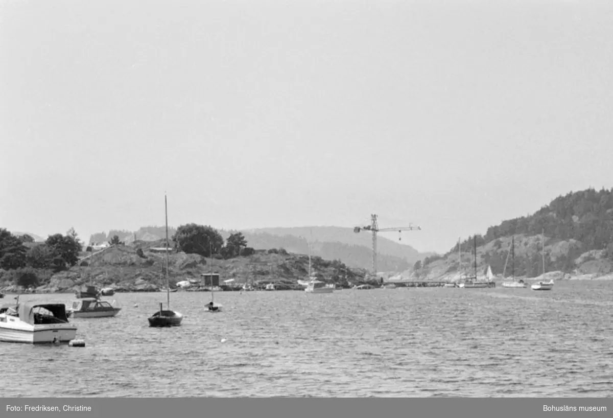 Motivbeskrivning: "På bilden syns Såtas båtvarv, Söbben. Bilden tagen över Söbbebukten från sydväst."
Datum: 19800715
Riktning: Sv