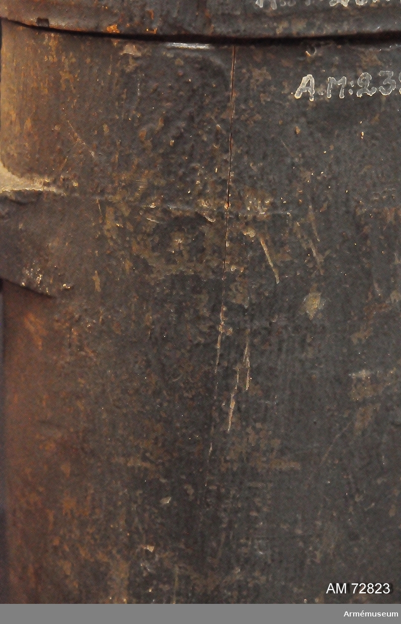Grupp F:III.
3 pundigt koger av trä, med Karl XII:s namnchiffer 