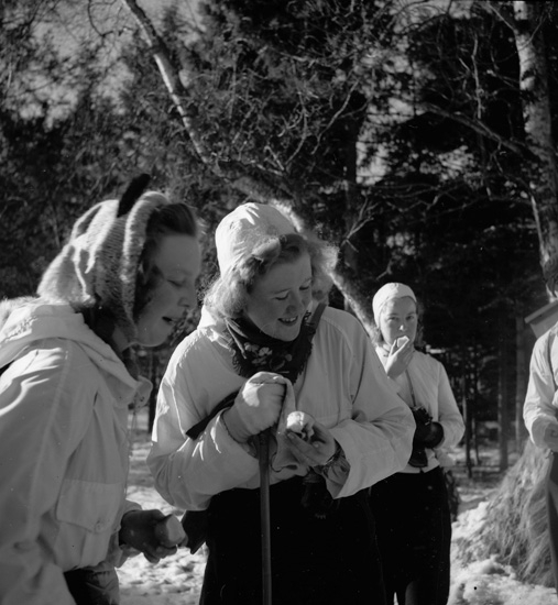 Text till bilden: "Fältsport. Promenad. Häggvall-Torgestad-Alsbäck-Finsbo-Lysekil. 1940.02.25".