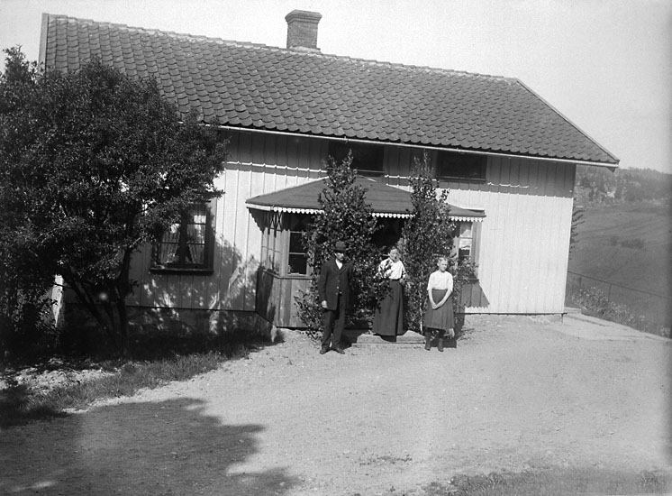 Enligt senare noteringar: "Råane i Forshälla, (själva boningshuset), 25/6 1916."