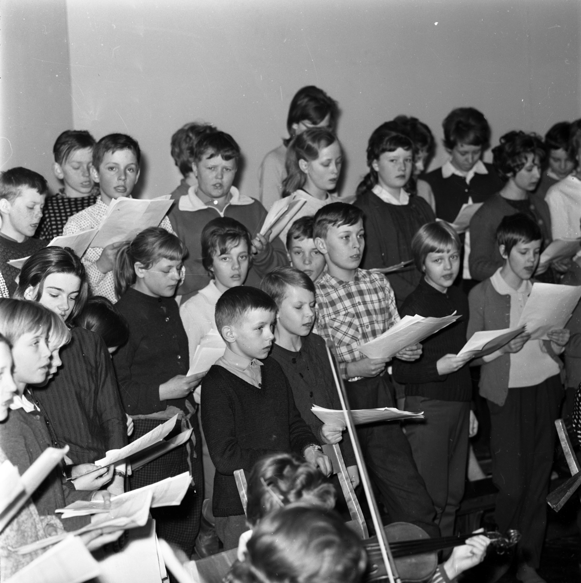 Övning inför skolkonsert. 1960-talet.