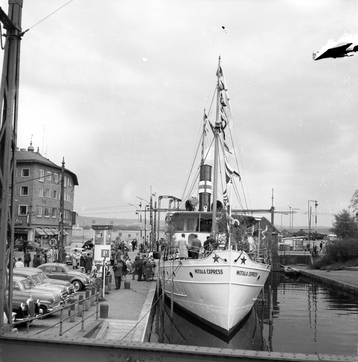 Båten Motala Express angör Jönköpings hamn. 1950-tal.