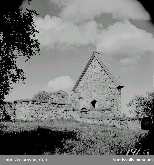 Ruinen av medeltidskyrkan, Selånger.