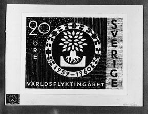Förslagsteckningar till frimärket Världsflyktingåret, utgivet 7/4 1960. Konstnär: Randi Fischer-Gill. Teckning signerad "Randi Fischer". Valör 20 öre.