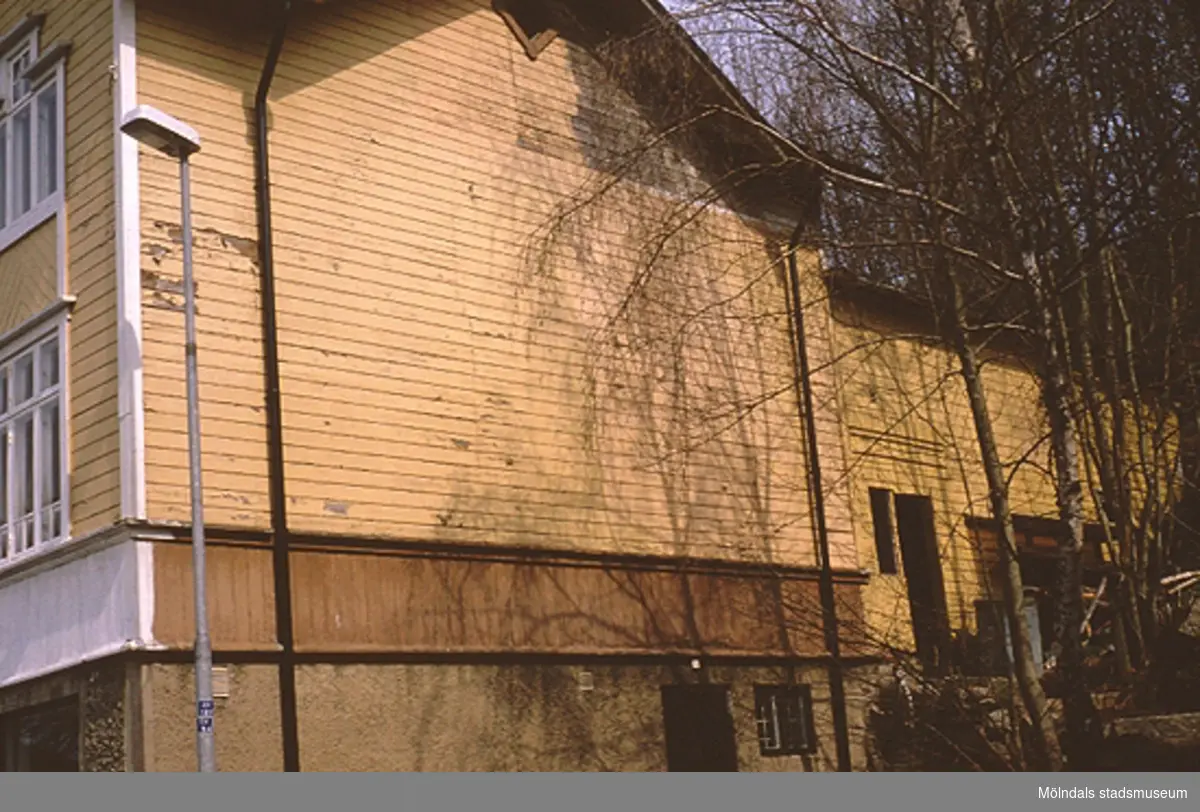 Blå Bandsföreningens hus på Norra Forsåkersgatan 27 (Forsåker 1:29), april 1993. F.d nykterhetsloge, senare bostadshus, sett från sydväst.