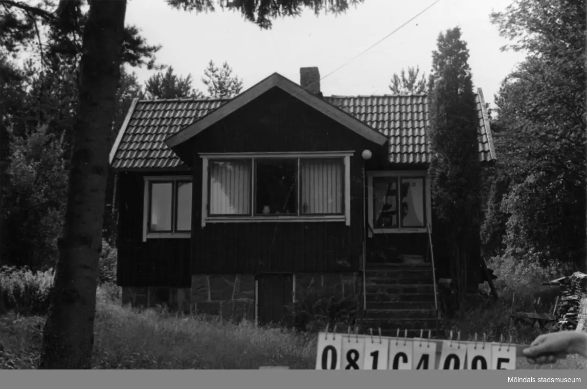 Byggnadsinventering i Lindome 1968. Greggered 1:22.
Hus nr: 081C4005.
Benämning: permanent bostad och redskapsbod.
Kvalitet, bostadshus: god.
Kvalitet, redskapsbod: dålig.
Material: trä.
Tillfartsväg: framkomlig.