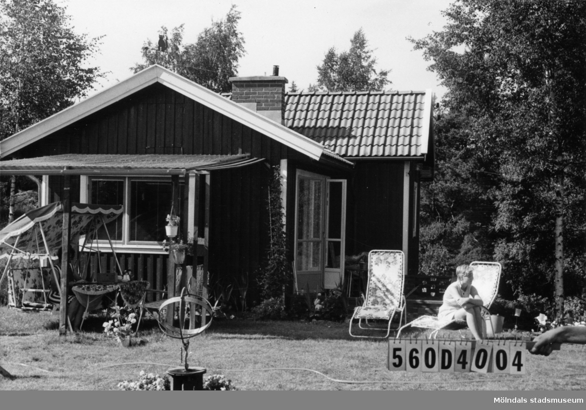 Byggnadsinventering i Lindome 1968. Fagered 2:34.
Hus nr: 560D4004.
Benämning: fritidshus och redskapsbod.
Kvalitet, fritidshus: god.
Kvalitet, redskapsbod: mindre god.
Material: trä.
Tillfartsväg: framkomlig.
Renhållning: soptömning.