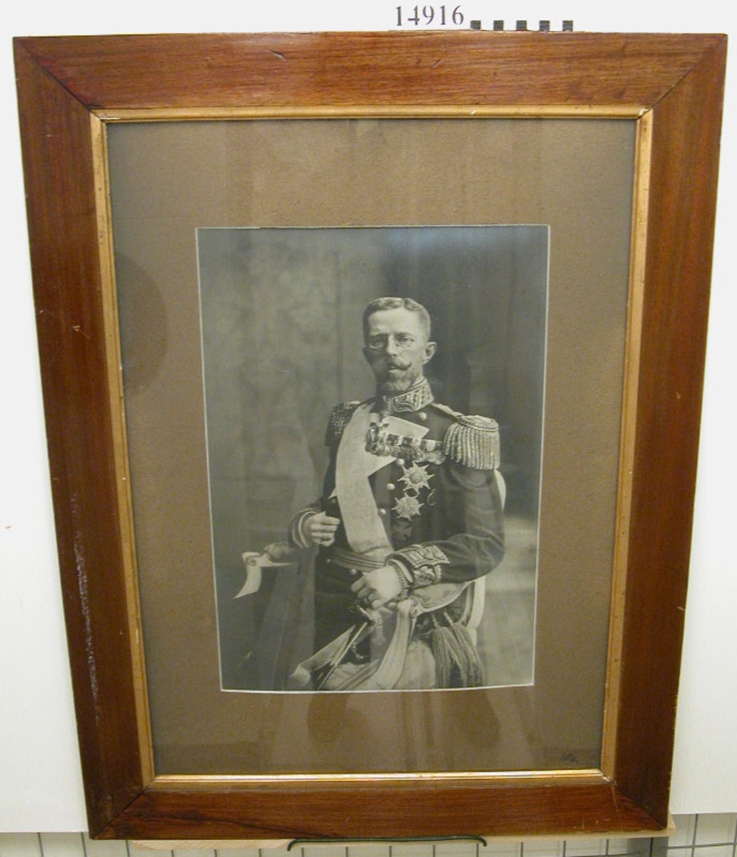 Fotografi inom glas och ram av HM Gustaf V.
Neg.nr A 774 1:6