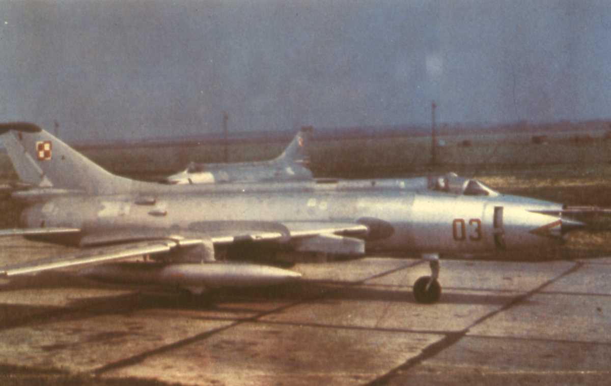 Russisk fly av typen Sukhoi Su-17 Fitter med nr. 03.