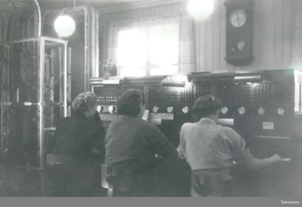 Telefonstasjoner telehus ny og gammel bygning eksteriør interiør