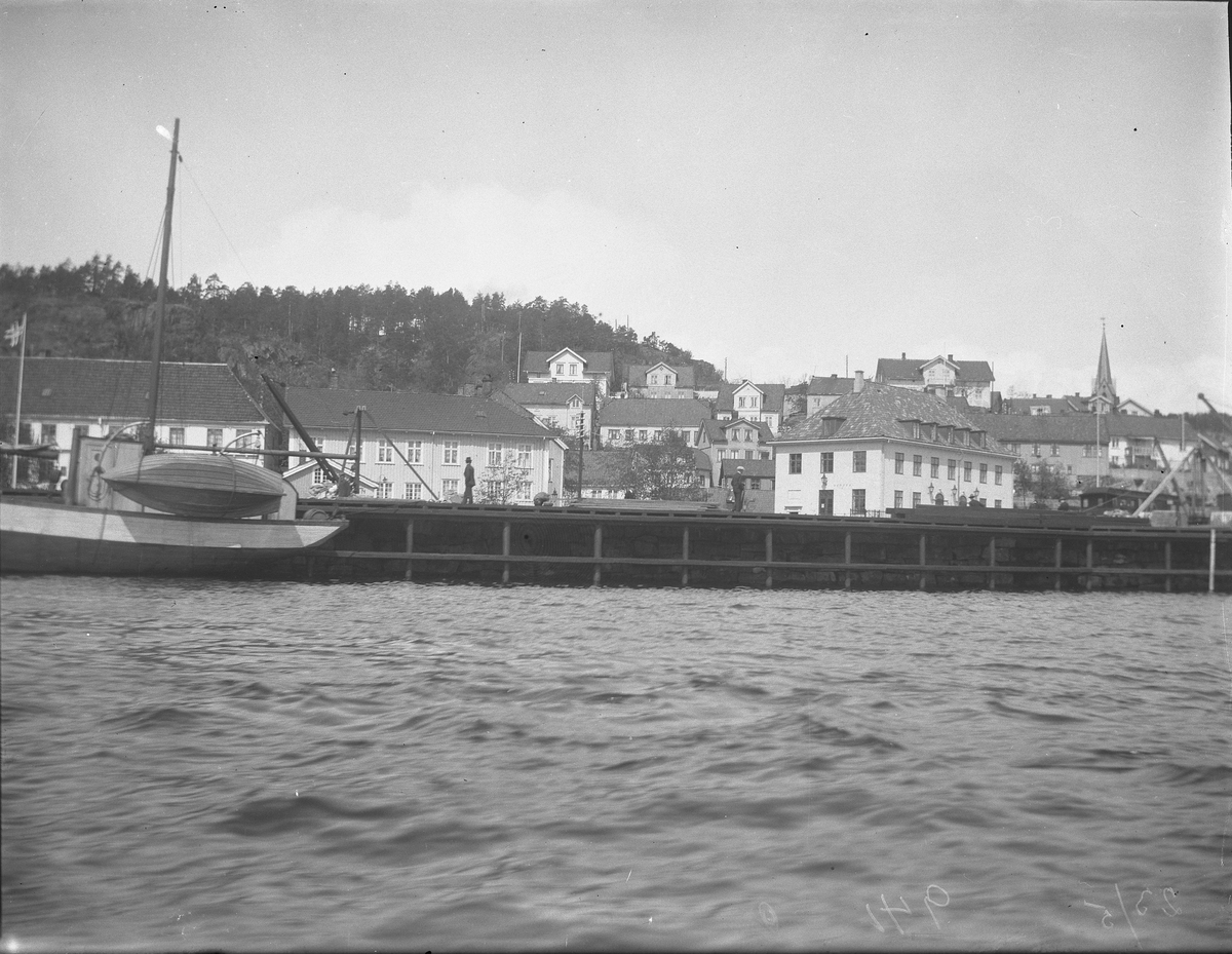 Den nye kaia - vestover fra jernbaneområdet. Kragerø 23/5-1928