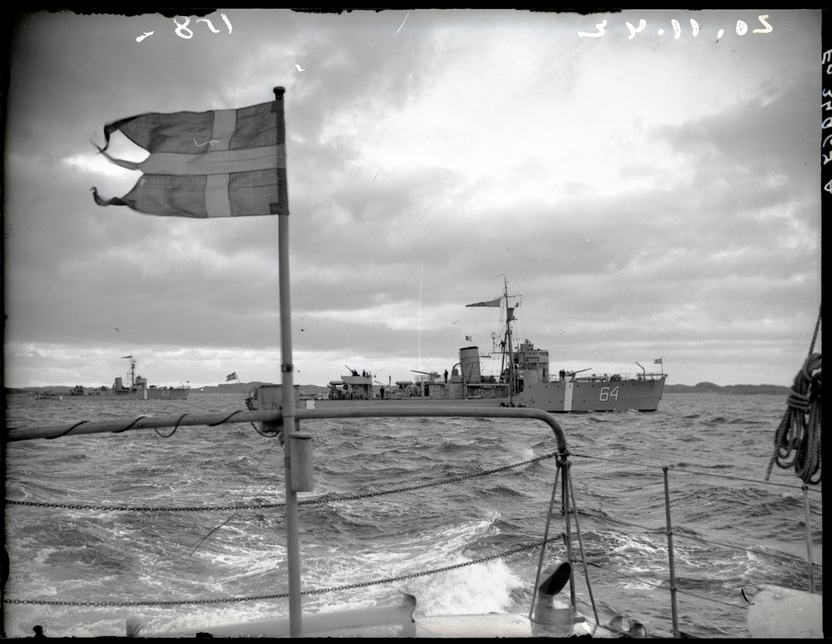 Minsveparen Kullen (64). I bakgrunden systerbåten Koster (63).