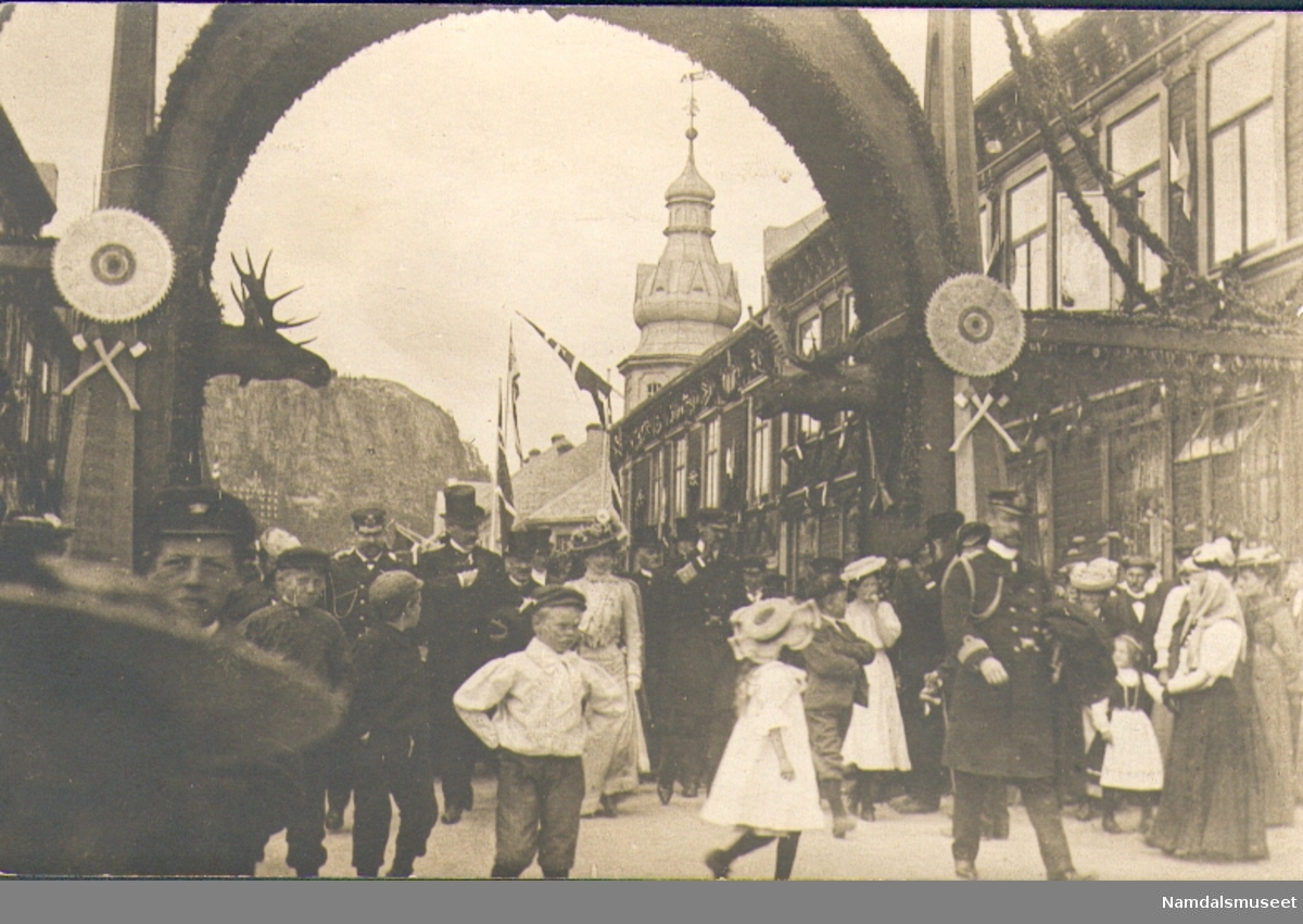 Kongebesøket 1907, Vandring i gatene