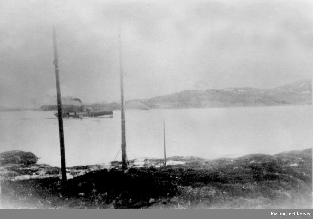 Dampbåt i Nærøysundet på Rørvik