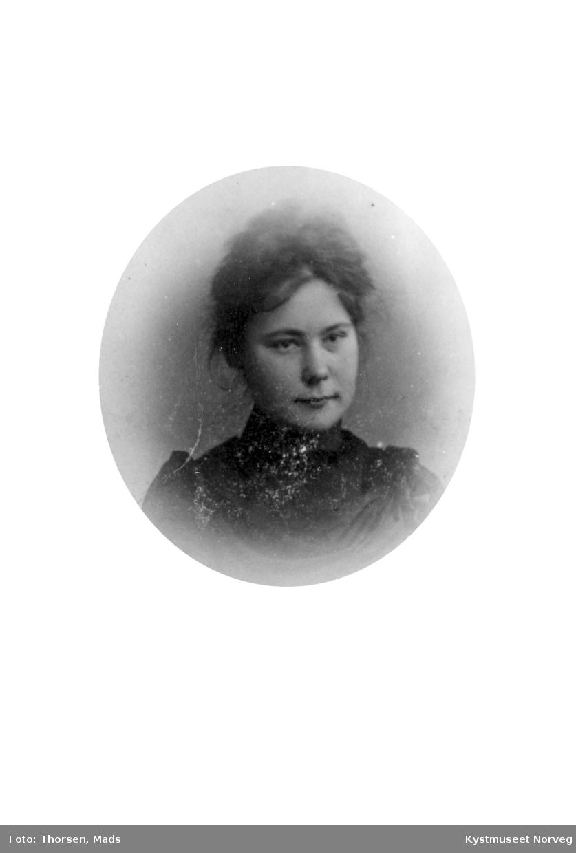 Portrett Magda Bondø