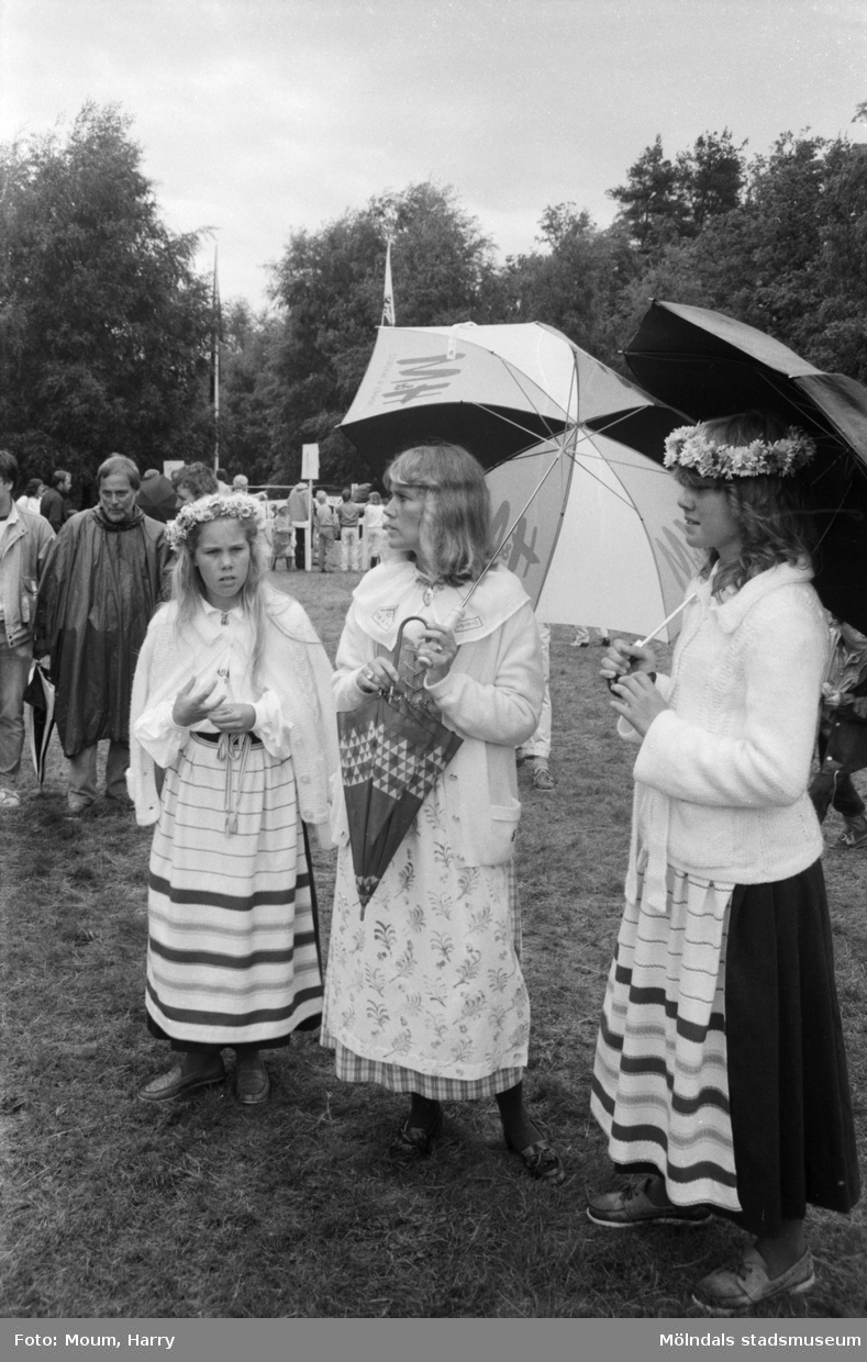 Midsommarfirande på Ekensås i Kållered, år 1984.

För mer information om bilden se under tilläggsinformation.