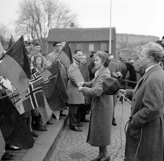 Hyllningskör i Uddevalla inför avfärden med postdiligens till Morokulien, november 1959
