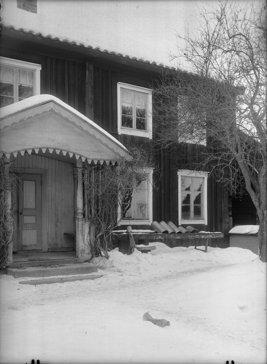 Nyvlastugan - nu på friluftsmuseet Disagården - på ursprunglig plats i Nyvla, Bälinge socken, Uppland