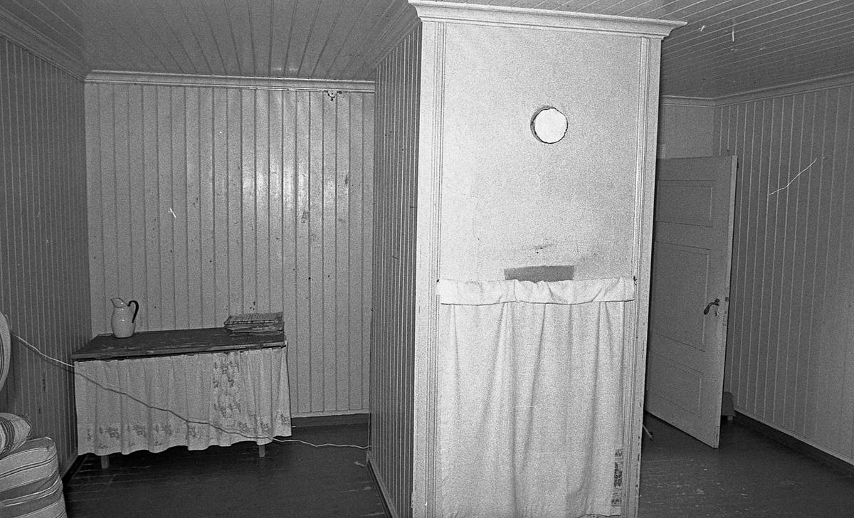 DOK:1971,
Aulestad, interiør, 3. etasje, bord, kanne,