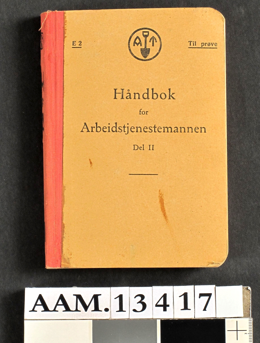 Håndbok for Arbeidstjenestemannen,   Håndbok for Arbeidstjenestemannen,  
Grønne permer, rød rygg.  313s. med illustr.  Med forord av C. Frølich Hanssen.