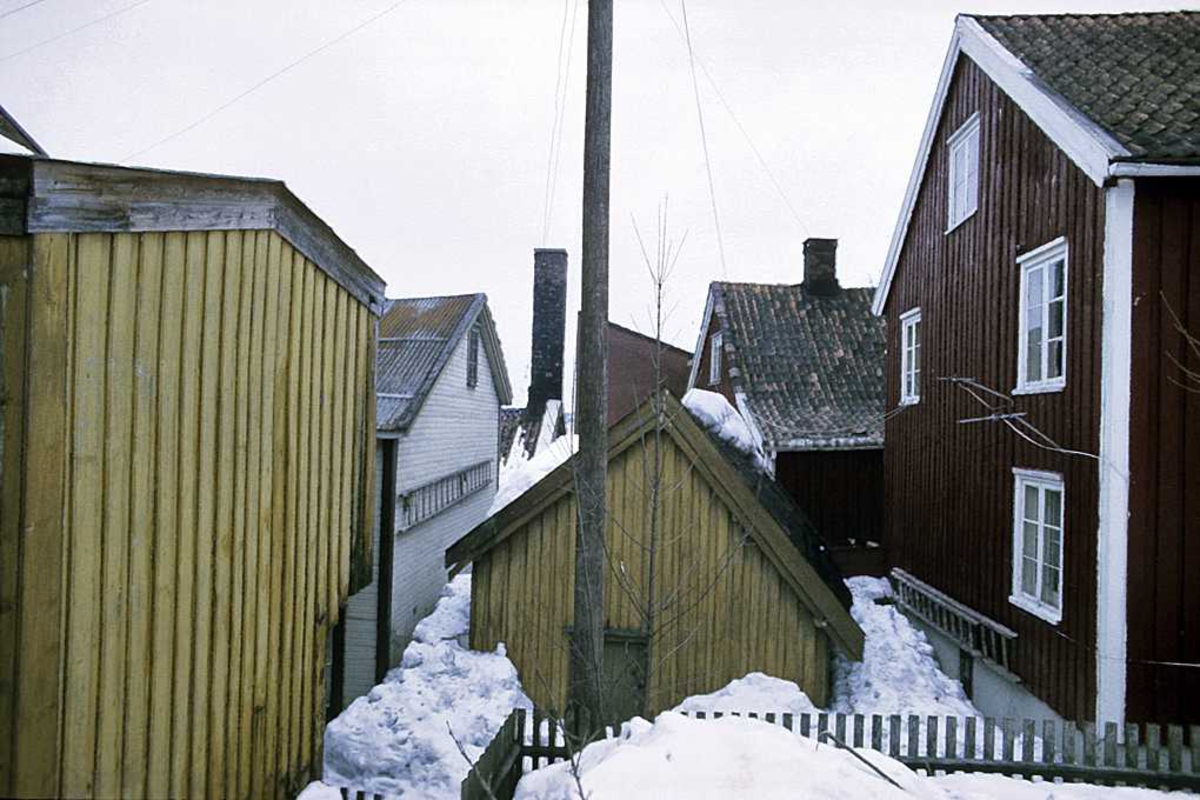 Bybebyggelse, mellom husene på Tyholmen.