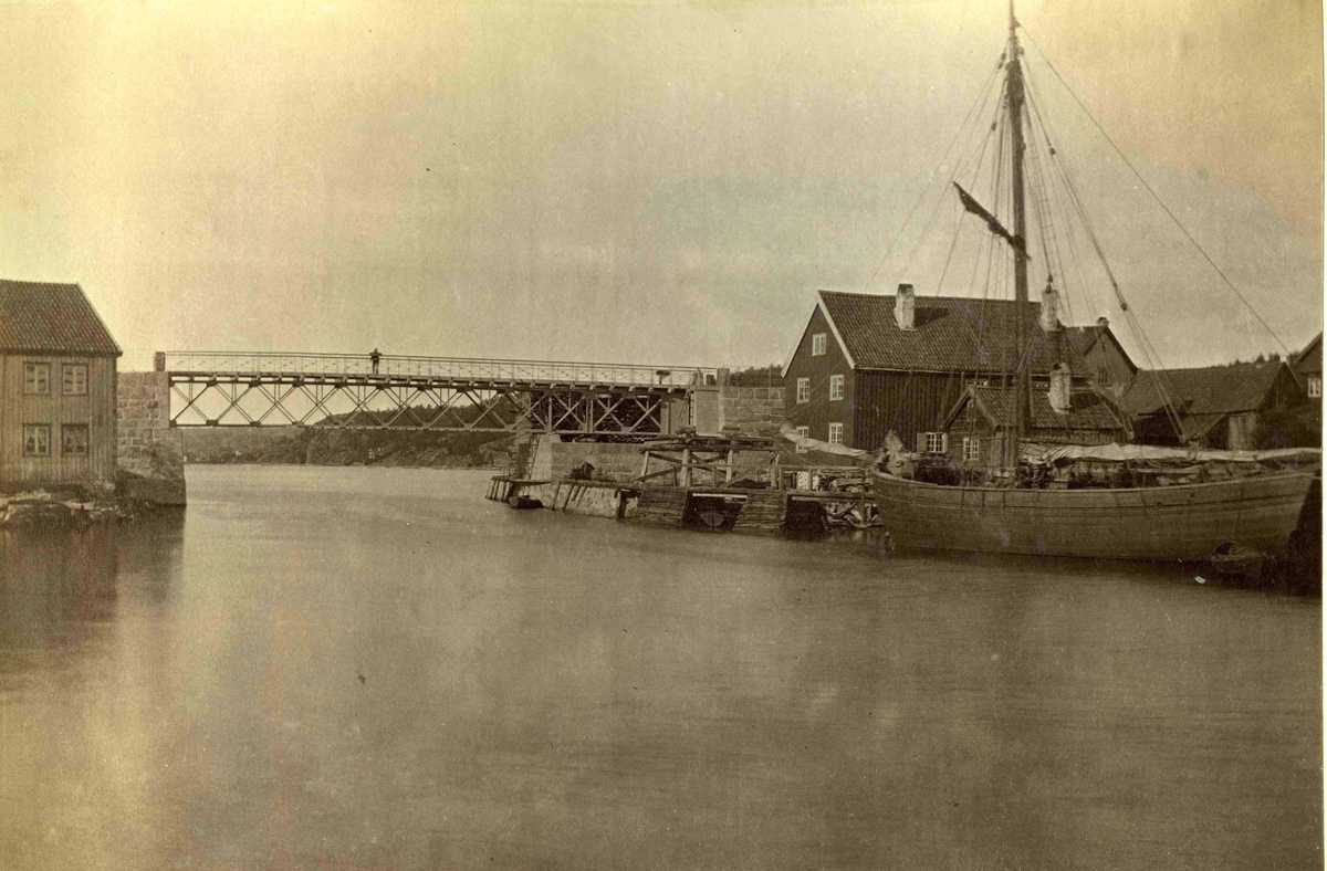 Strømmen - broen over Nidelven - Bygget i 1878