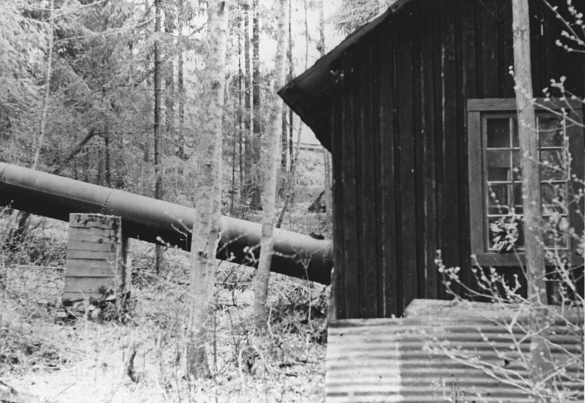 Rørgate inn i kraftstasjonen. Fra den privat bygde kraftstasjonen på Fjell. Bygget 1913.