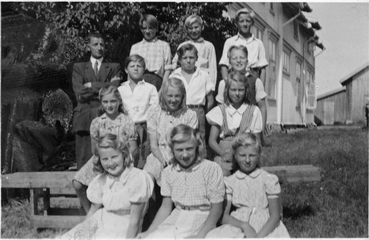 Roven skole i Fet i 1947 – 48 av sjette og sjuende klasse.
