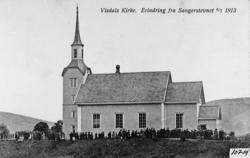 Vistdal kirke. Bildet er tatt under sangerstemne 06.07.1913.