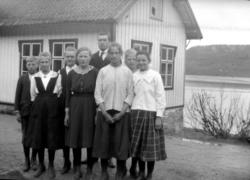 Risan skole sommeren 1922. .Årets konfirmanter.