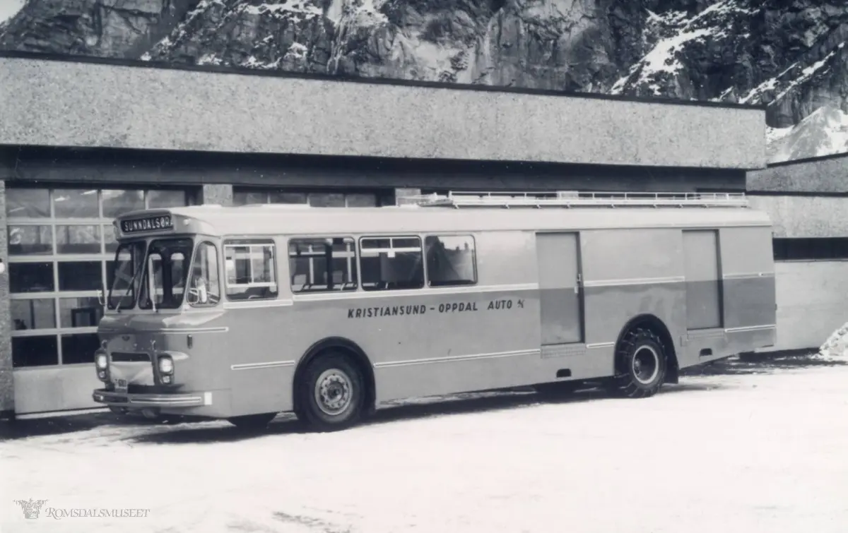 Kristiansund - Oppdal Auto..Sunndalsøra..Kristiansund-Oppdal Auto (KOA) hadde tre busser som denne. De to første ble levert i november 1965 og ble registrert T-6001 og T-6002. Den tredje ble levert i februar 1967 og fikk reg.nr. T-6003. Alle var Scania-Vabis BF76 og karosseriene ble bygd ved Kristiansund Lettmetall (VBK). Bussene hadde 15 sitteplasser for passasjerer, og ellers god plass til post og gods. Bussene gikk en årrekke i ruter Kristiansund-Sunndalsøra-Oppdal..(fra Oddbjørn Skjørsæter sine samlinger i Romsdalsarkivet)