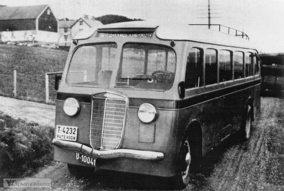 International C-35B.Bjarne Berg karosserifabrikk. 20spl. 1935 mod..1948 omregistrert til T-6007, avreg 1954..Det var Kristiansund-Oppdal Auto (KOA) på Sunndalsøra som hadde denne bussen i trafikk.