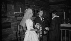(Negativrull merket "August 1961. ?, bryllup Jon og Eva"). .