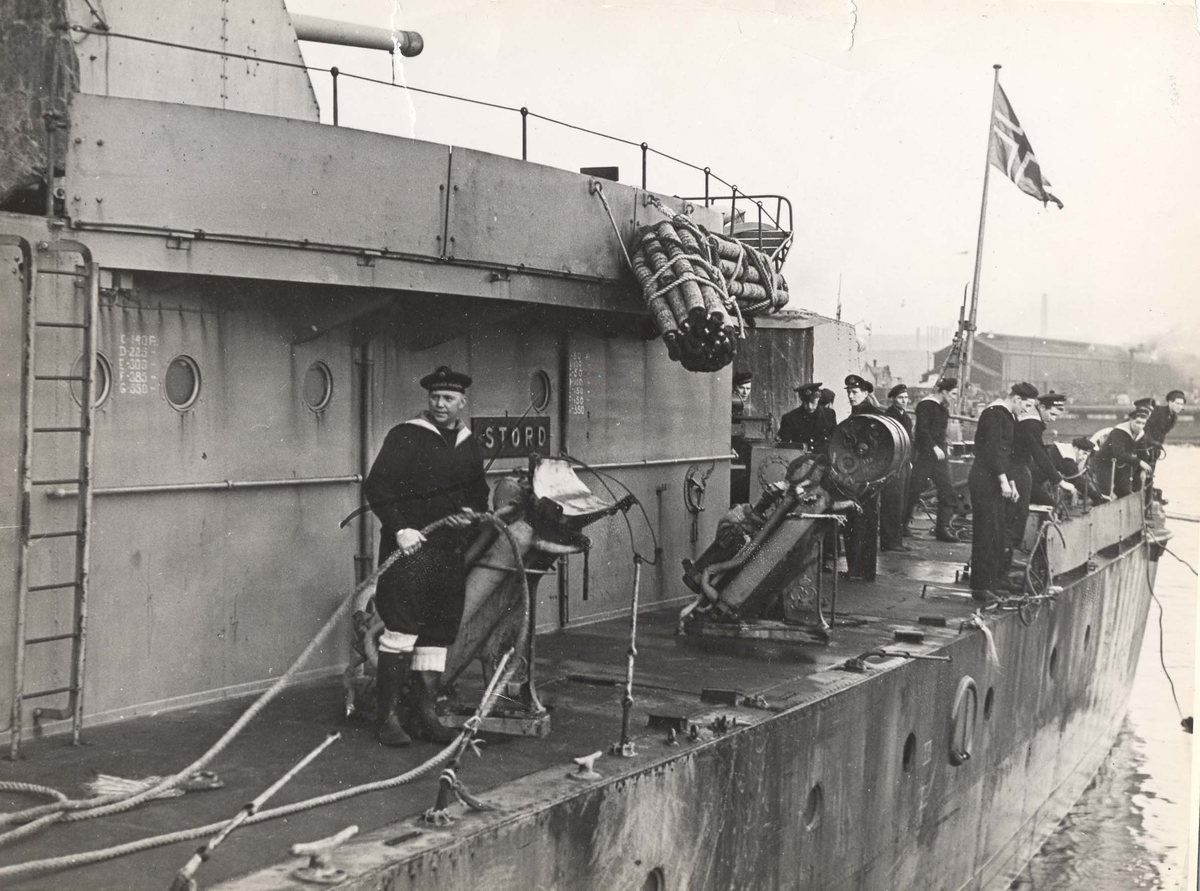 Jageren "Stord" ankommer Scapa etter senkningen av Scharnhorst med skader etter uværet