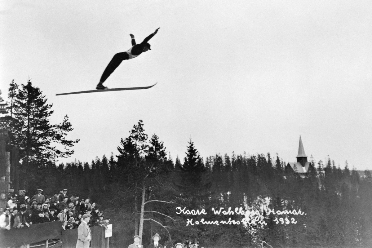 Postkort, Holmenkollen 1932, skihopper Kaare Walberg i svevet, Kåre Wahlberg