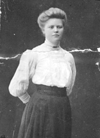 PORTRETT: ANNE HUBRED FØDT: 1890, HUBRED STORE