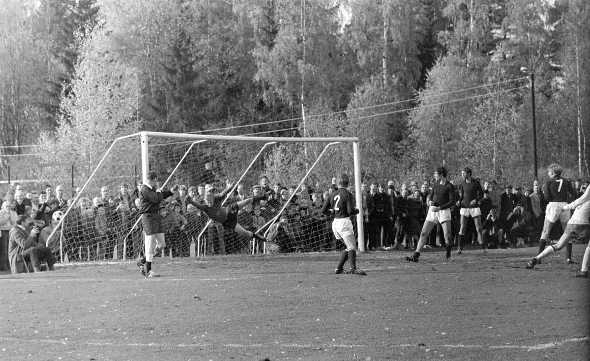 NM Fotball Sveum. Brumunddal. Norgesmesterskapet. Juniorfinalen 11. 10. 1970.  Brumunddal IL -Viking, Stavanger. 