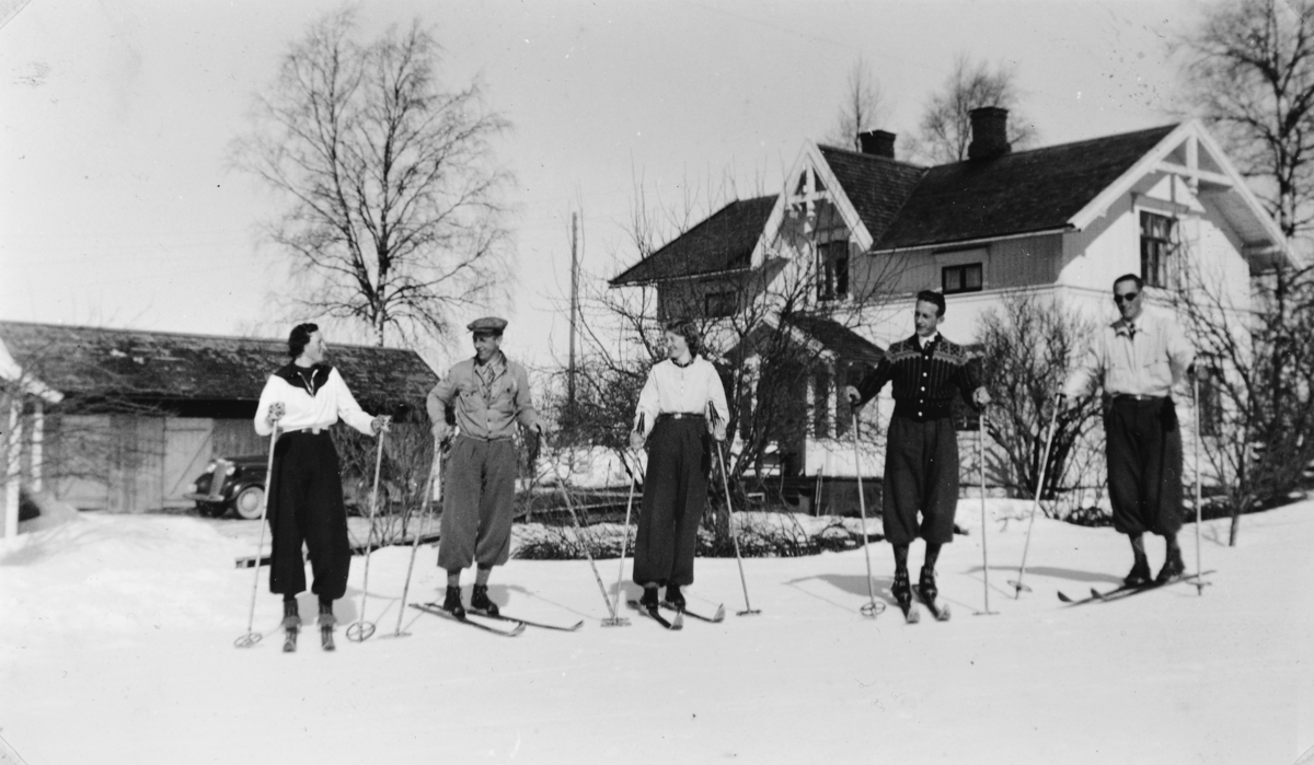 Nordseth i Vallset. Vinter. Skiløpere. F. v. Marthe, John, Agnes, Johannes og Kåre Nordseth. 