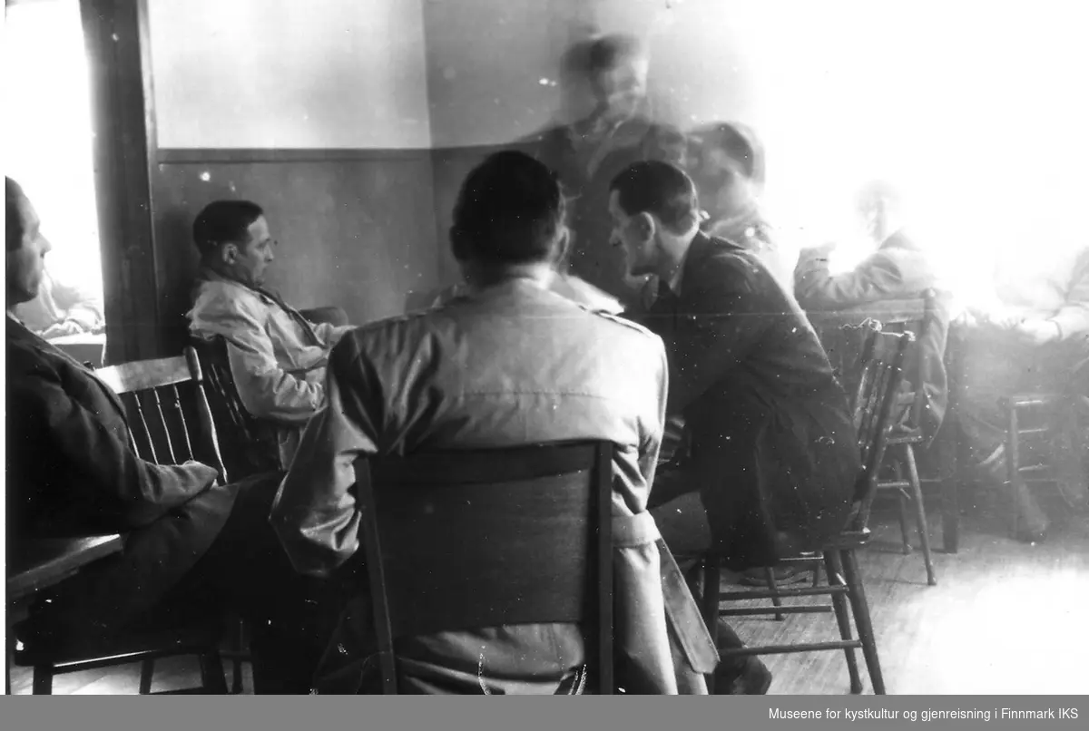 Sivilforsvarøvelse. Foredrag/ undervisning på kafe "Norsol" i Berlevåg, ca 1954
