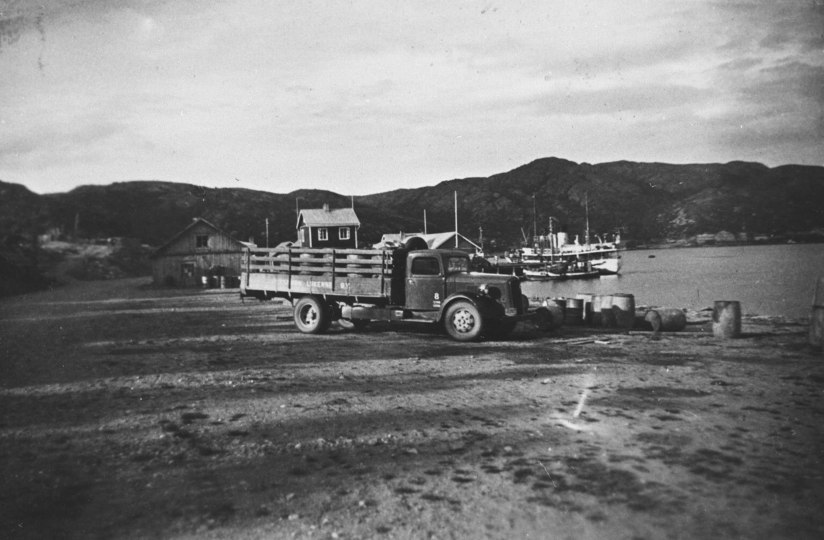 Lastebil. Fergeleie med båt. ca 1930-1950