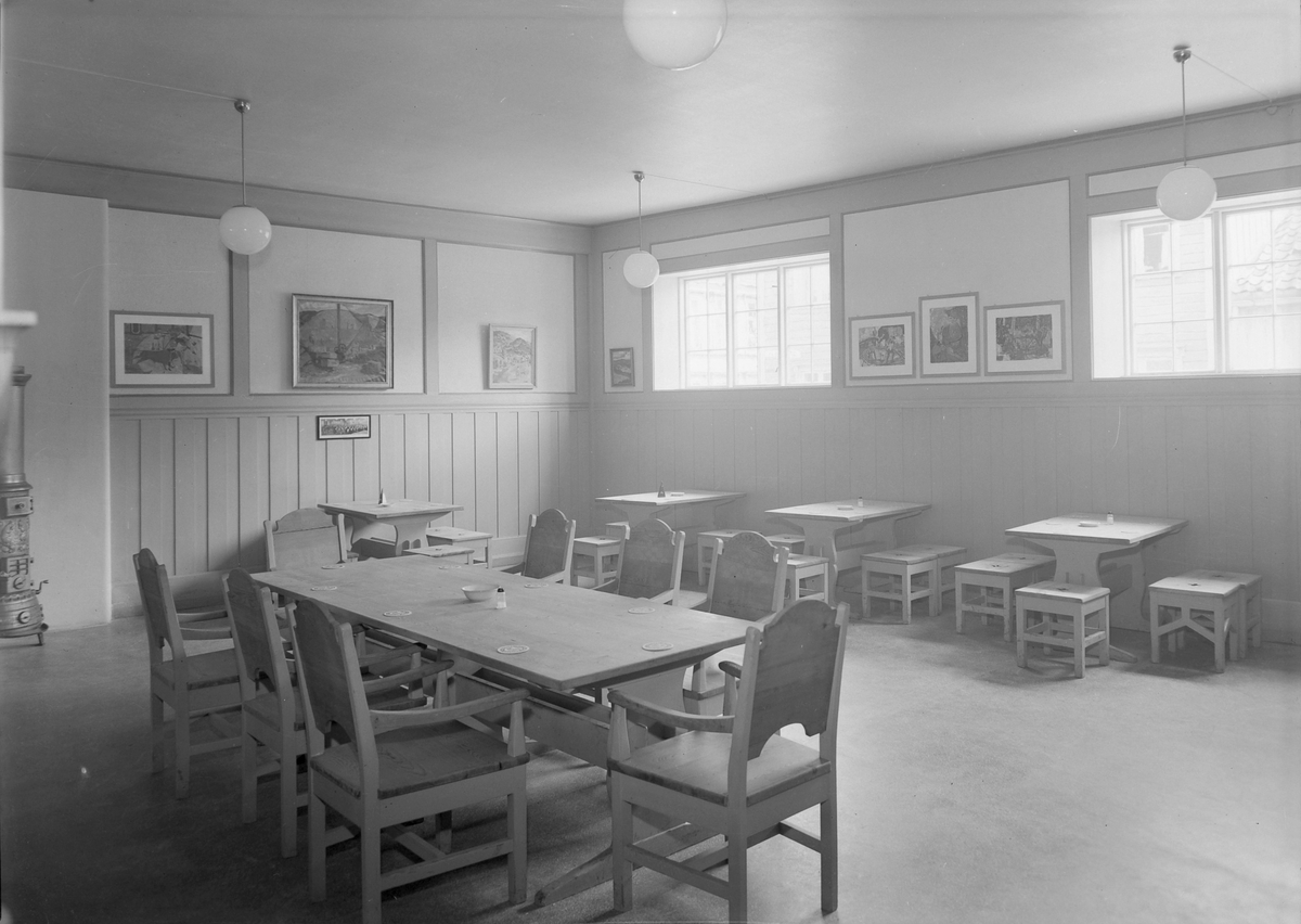 Interiør fra arbeidernes spiserom, E.C. Dahls Bryggeri på Kalvskinnet.