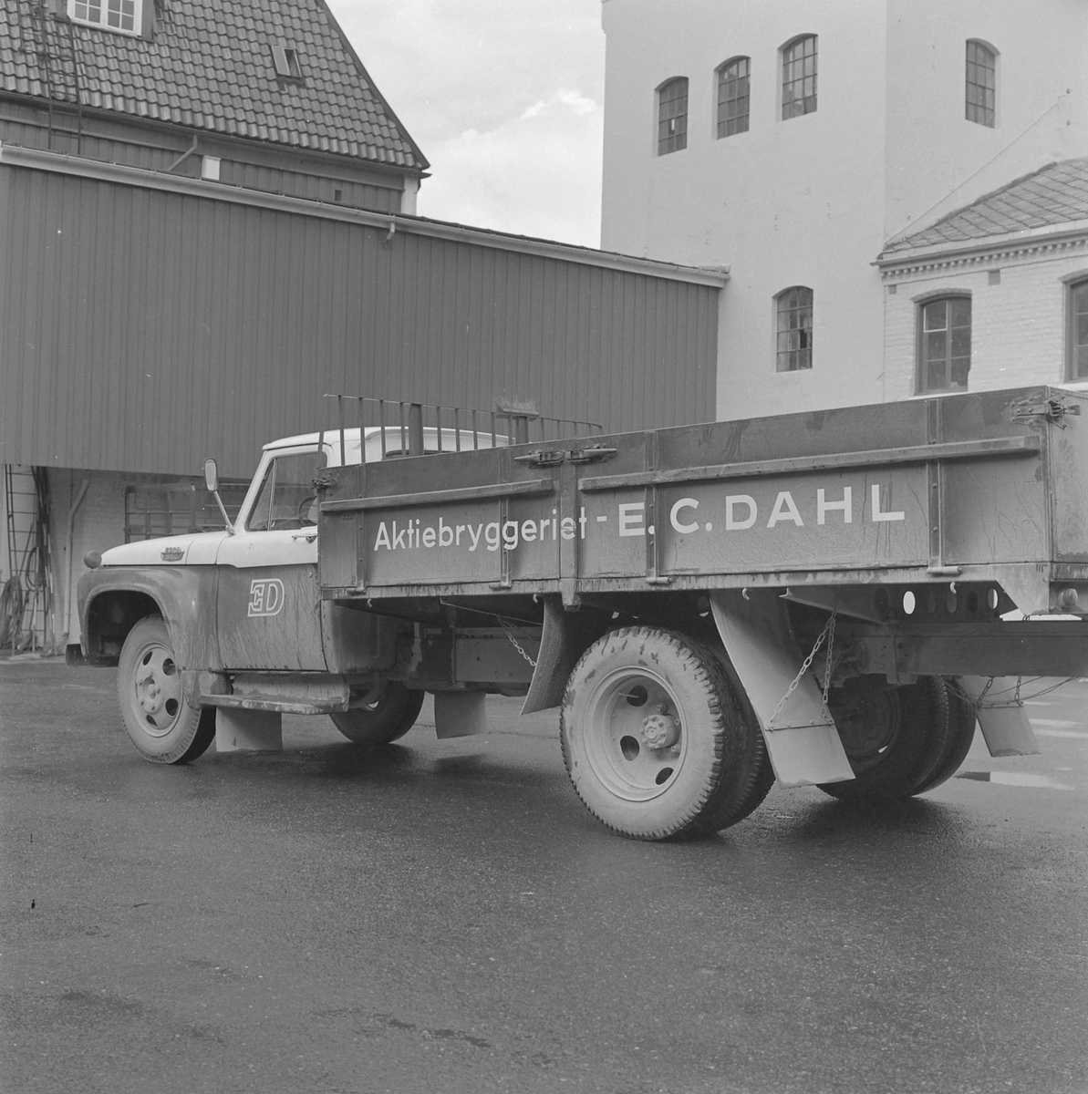 Kjøretøy fra E.C. Dahls Bryggeri.  (Aktiebryggeriet - E.C. Dahls)